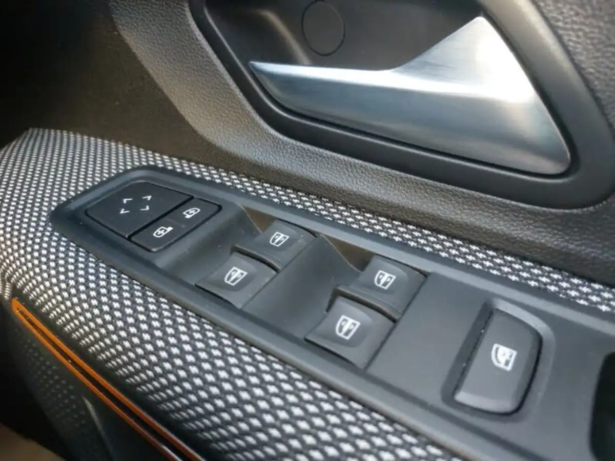 2022-dacia-sandero-stepway-10-tce-comfort-90bhp-big-17