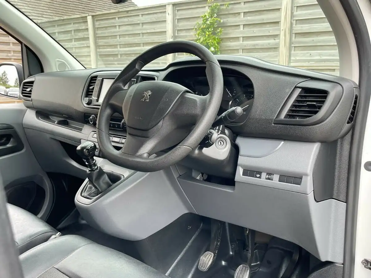 2019-peugeot-expert-15-bluehdi-professional-compact-1000-big-14