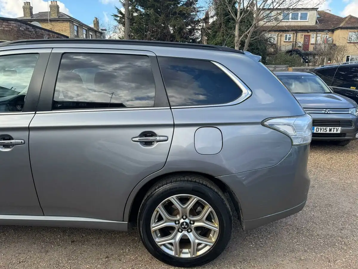 2014-mitsubishi-outlander-20-gx4h-big-8