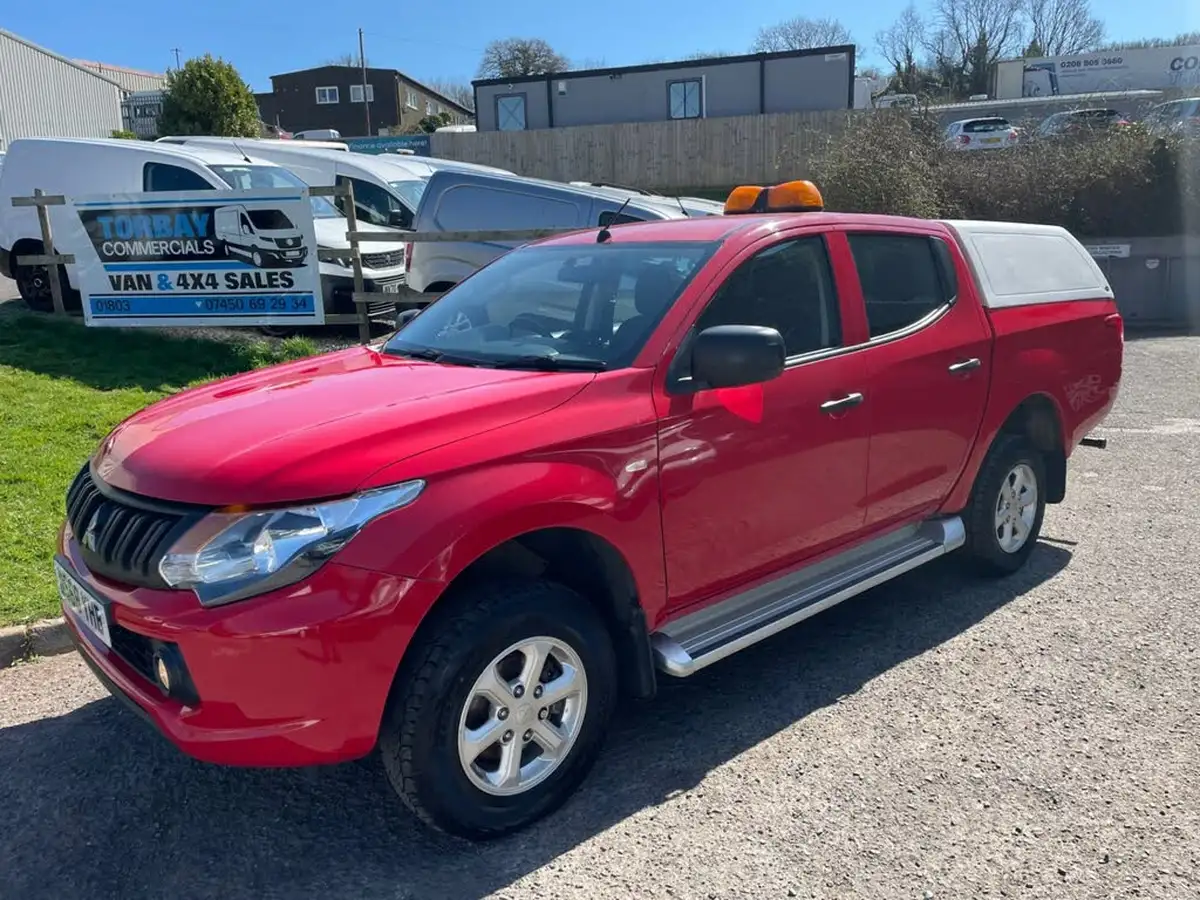 2018-mitsubishi-l200-24di-d-4life-eu6b-double-pickup-big-0