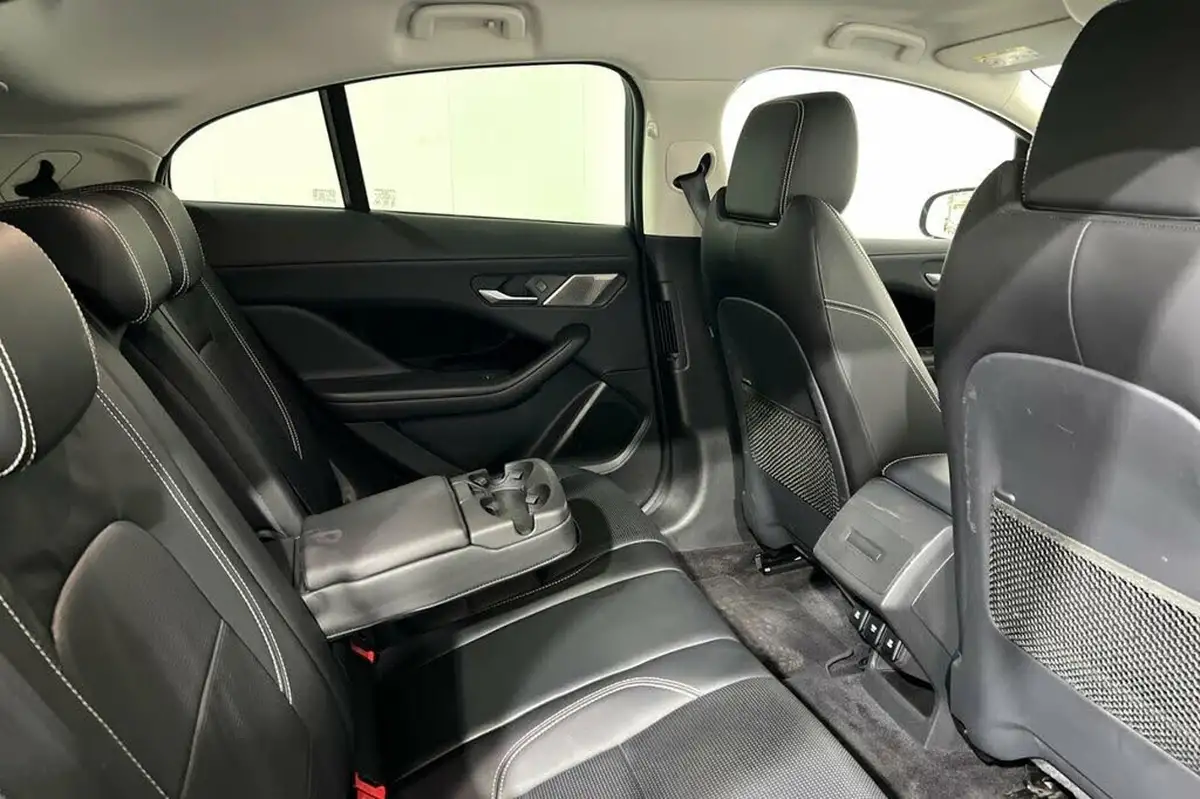 2019-jaguar-i-pace-ev400-se-big-39
