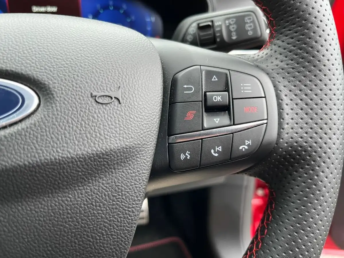 2023-ford-focus-23t-st-hatchback-big-30