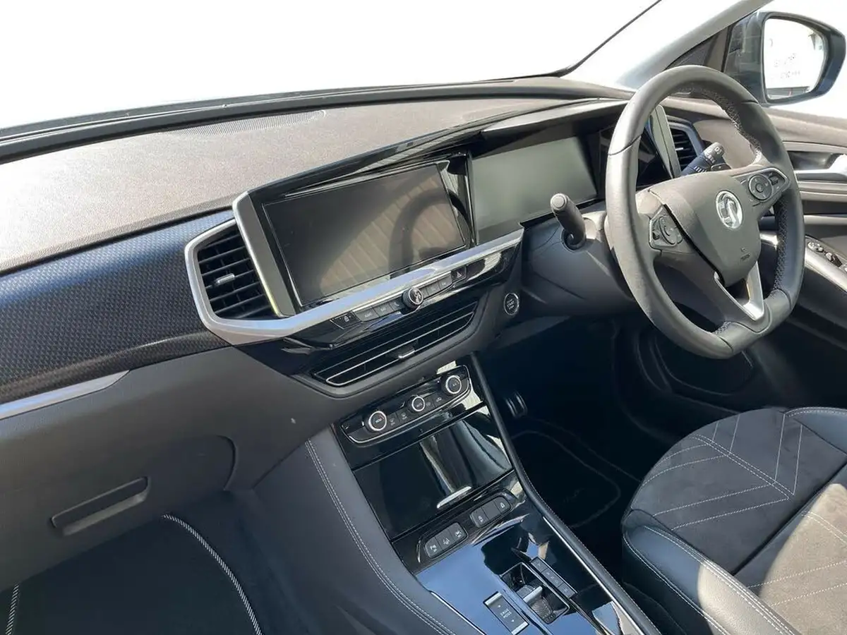 2023-vauxhall-grandland-12-ultimate-130ps-auto-big-7