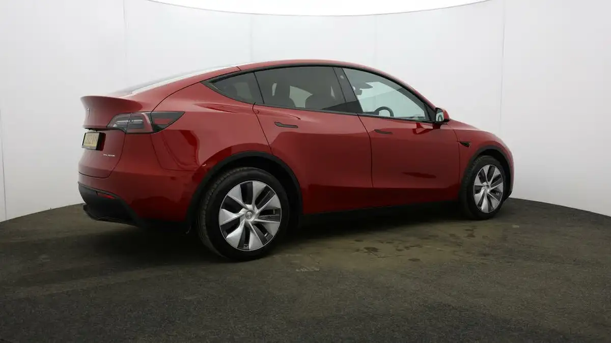 2022-tesla-model-y-e-long-range-big-49