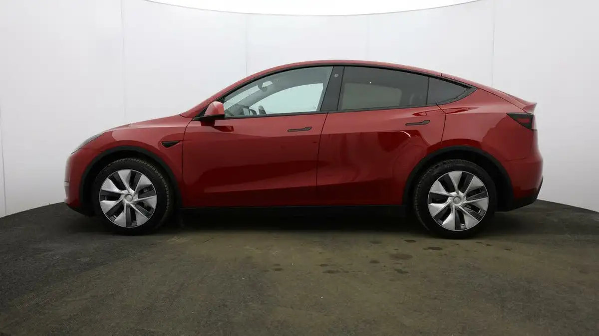 2022-tesla-model-y-e-long-range-big-3