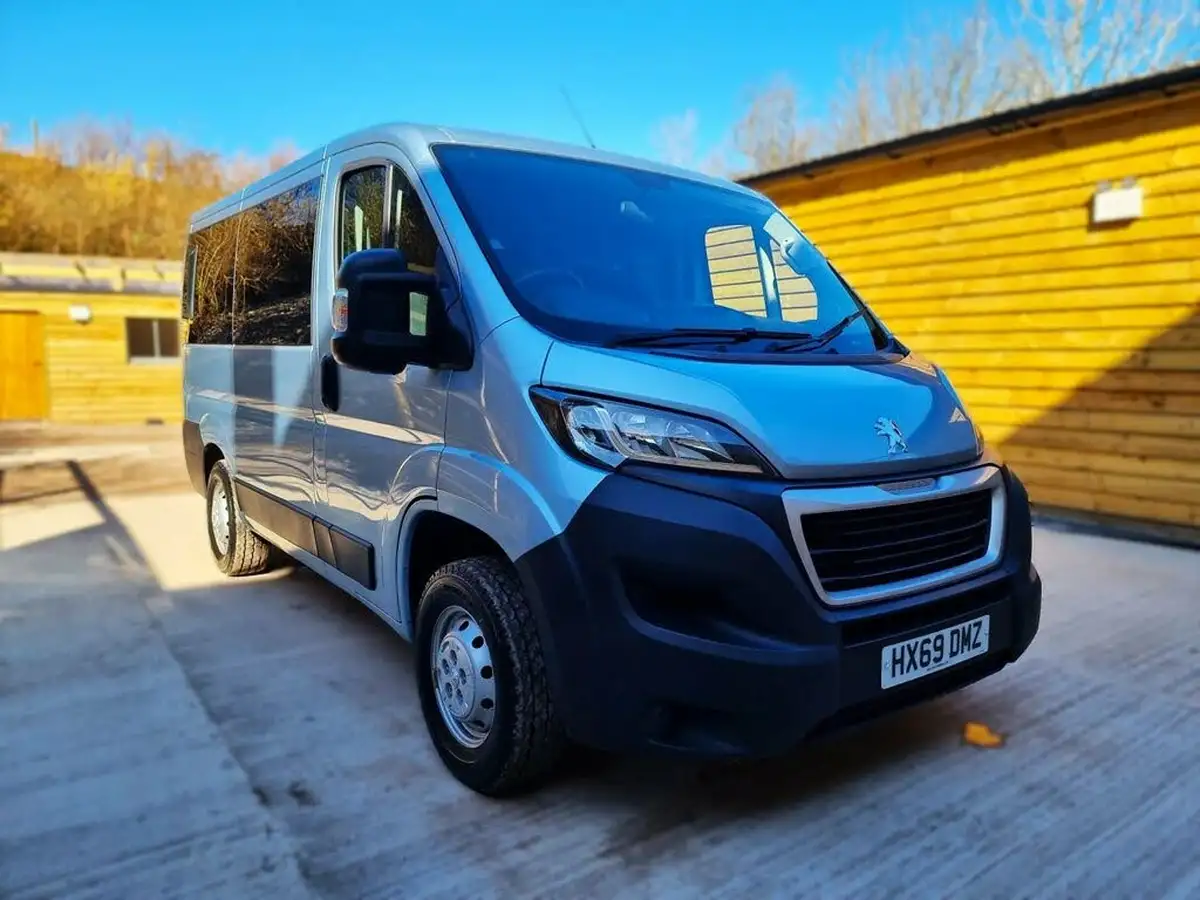2019-peugeot-boxer-22-bluehdi-s-333-l1-h1-window-big-5