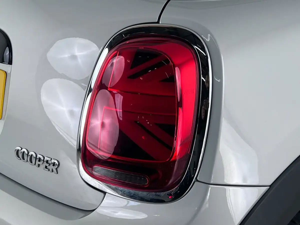 2020-mini-cooper-15-cooper-classic-nav-hatchback-3d-big-9