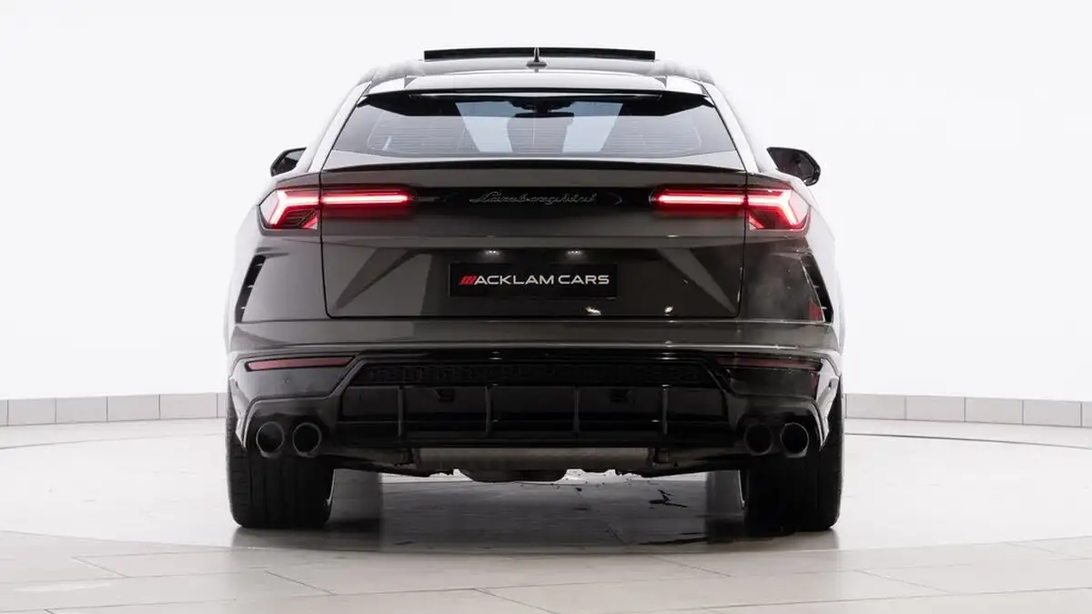 2022-lamborghini-urus-40-no-trim-big-3