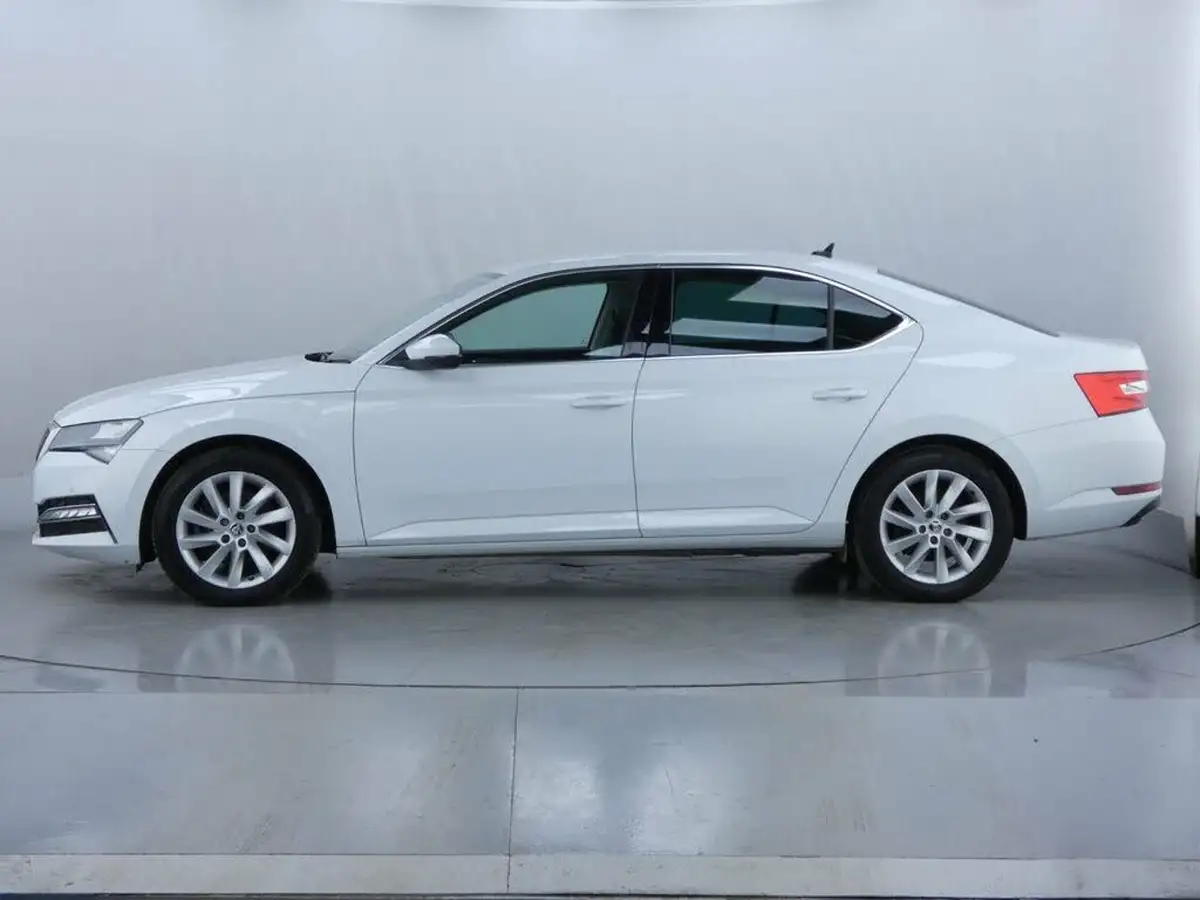 2022-skoda-superb-14-tsi-se-technology-218ps-hatchback-big-5