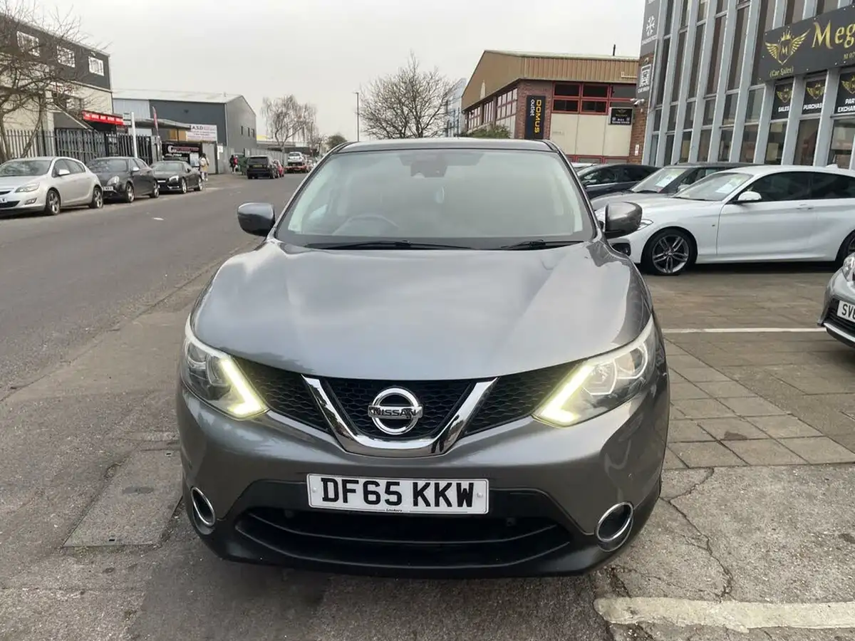 2015-nissan-qashqai-12-acenta-premium-big-9