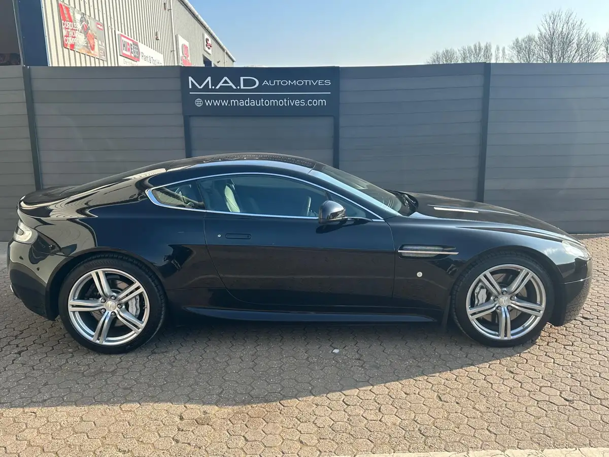 2010-aston-martin-vantage-47-coupe-sportshift-big-3