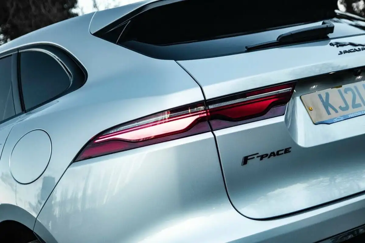2021-jaguar-f-pace-20-p400e-hse-big-13