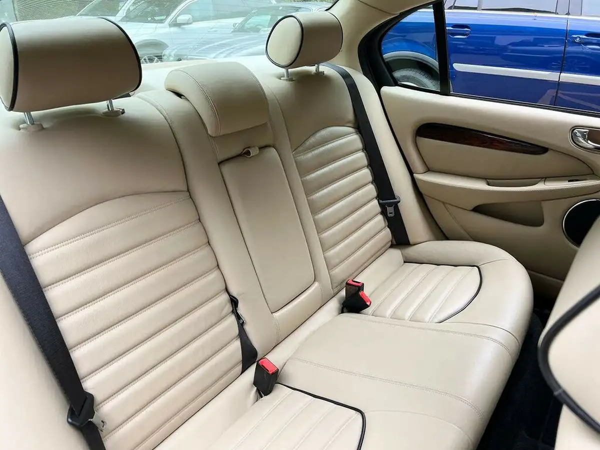 2009-jaguar-x-type-20-sovereign-saloon-big-24
