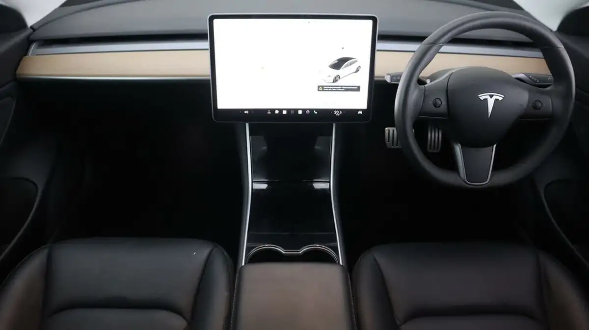 2020-tesla-model-3-e-performance-big-13