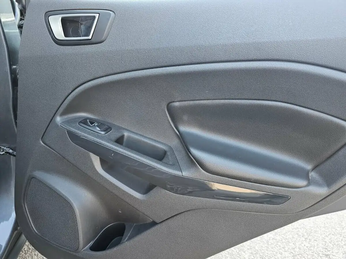 2015-ford-ecosport-10-titanium-t-big-26