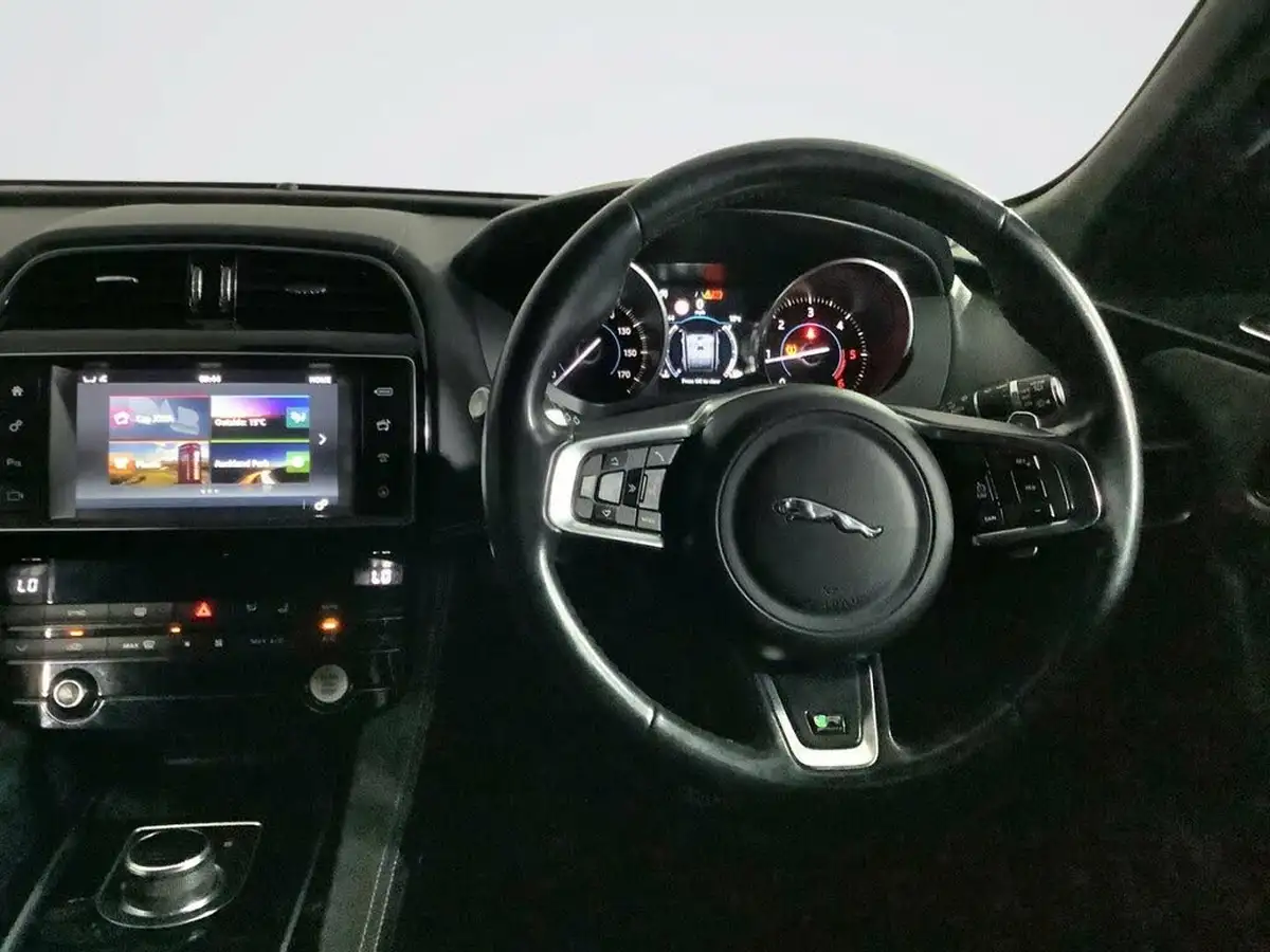 2017-jaguar-f-pace-20-i4d-r-sport-180ps-awd-ss-auto-big-14