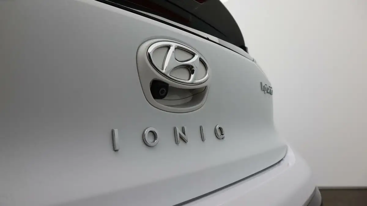 2021-hyundai-ioniq-16-gdi-premium-hybrid-big-22