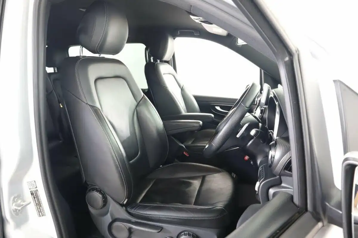 2020-mercedes-benz-v-class-20d-v300d-amg-line-extra-long-big-13