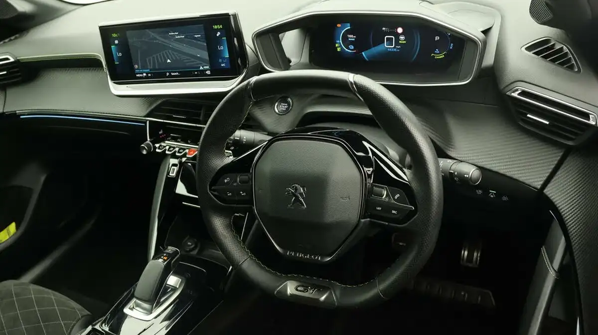 2021-peugeot-208-e-gt-premium-big-8