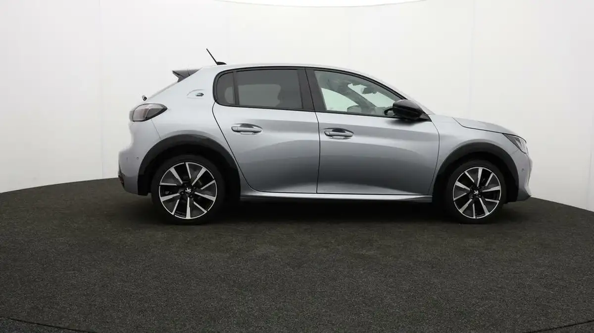 2021-peugeot-208-e-gt-premium-big-30