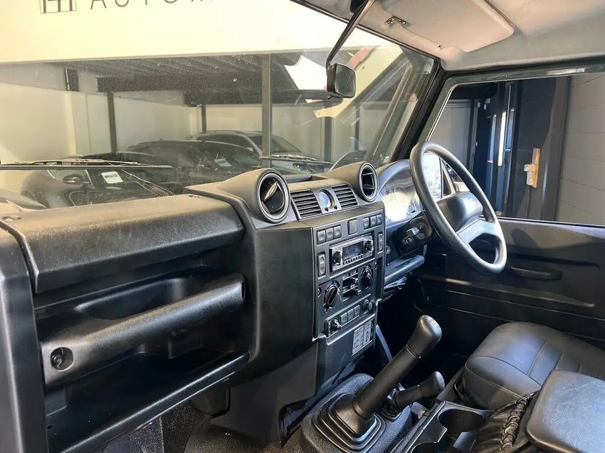 2012-land-rover-110-defender-22td-utility-station-wagon-5-drs-big-11