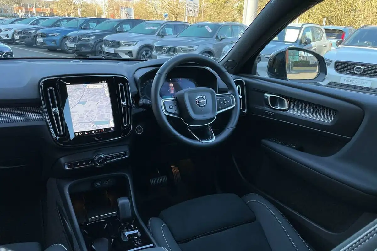 2024-volvo-xc40-20-b4-plus-big-31