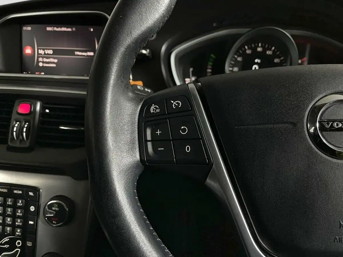 2018-volvo-v40-15-t2-momentum-nav-plus-big-9