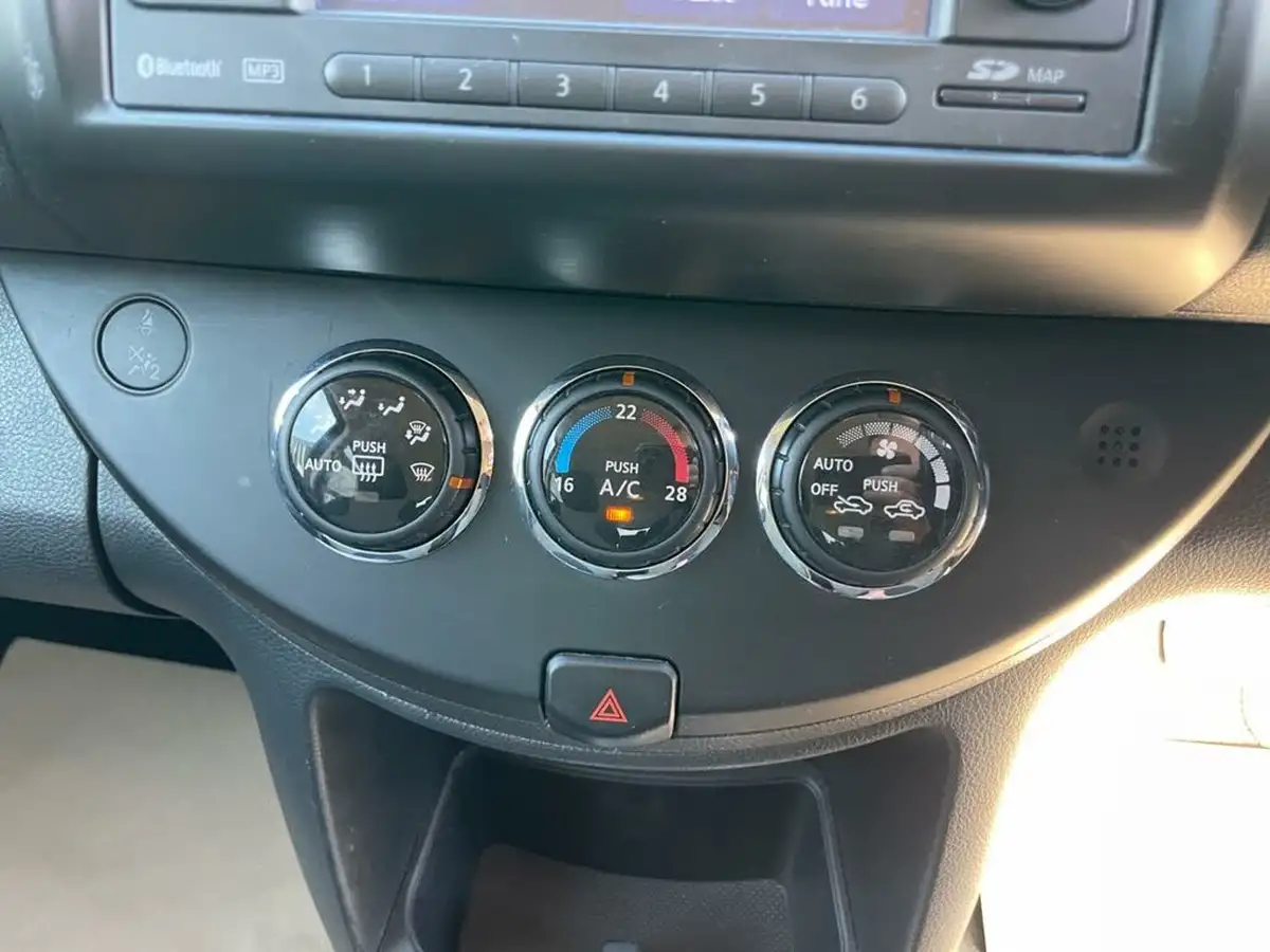 2010-nissan-note-16-n-tec-auto-big-20