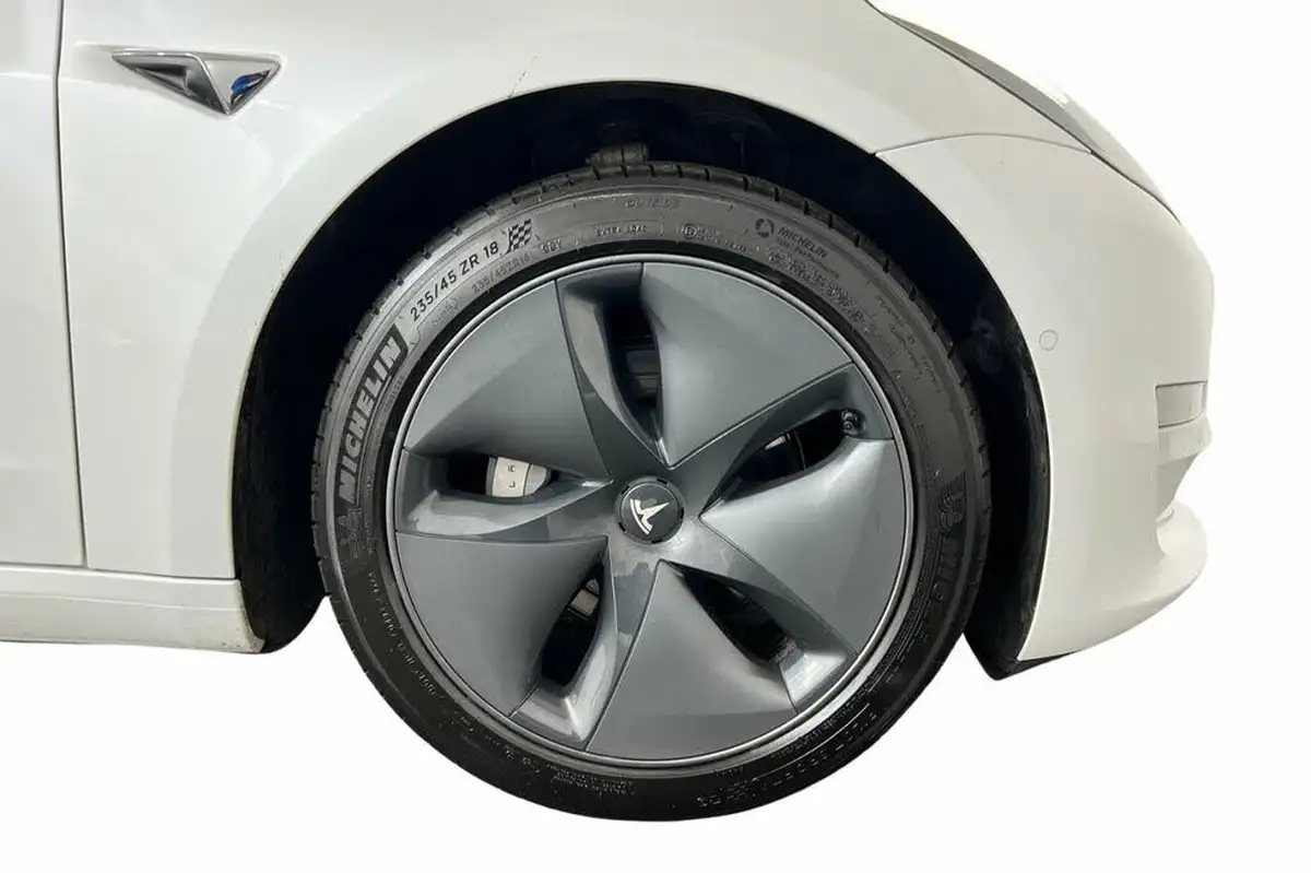 2020-tesla-model-3-e-long-range-big-13