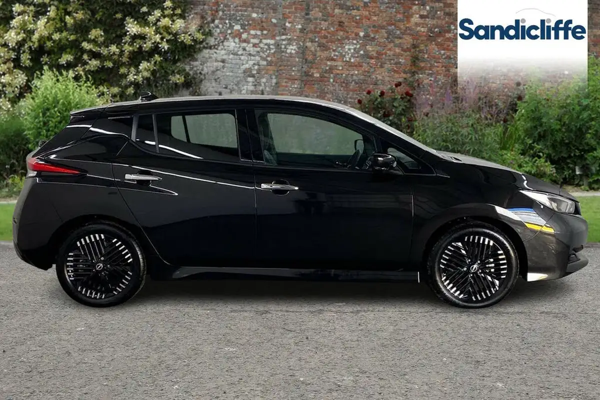 2024-nissan-leaf-e-tekna-39kwh-big-2
