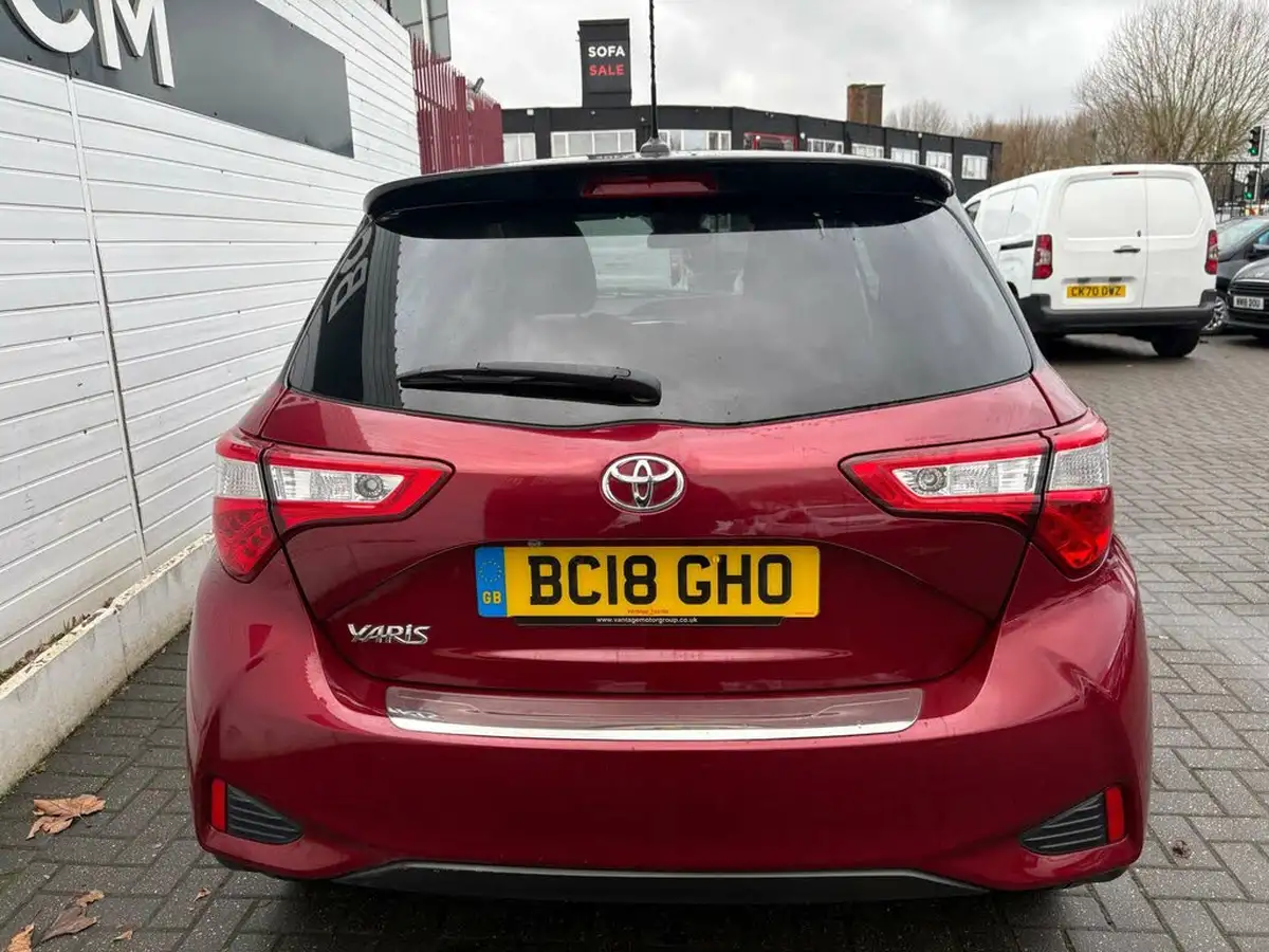 2018-toyota-yaris-15-vvt-i-red-bi-tone-1496cc-big-7