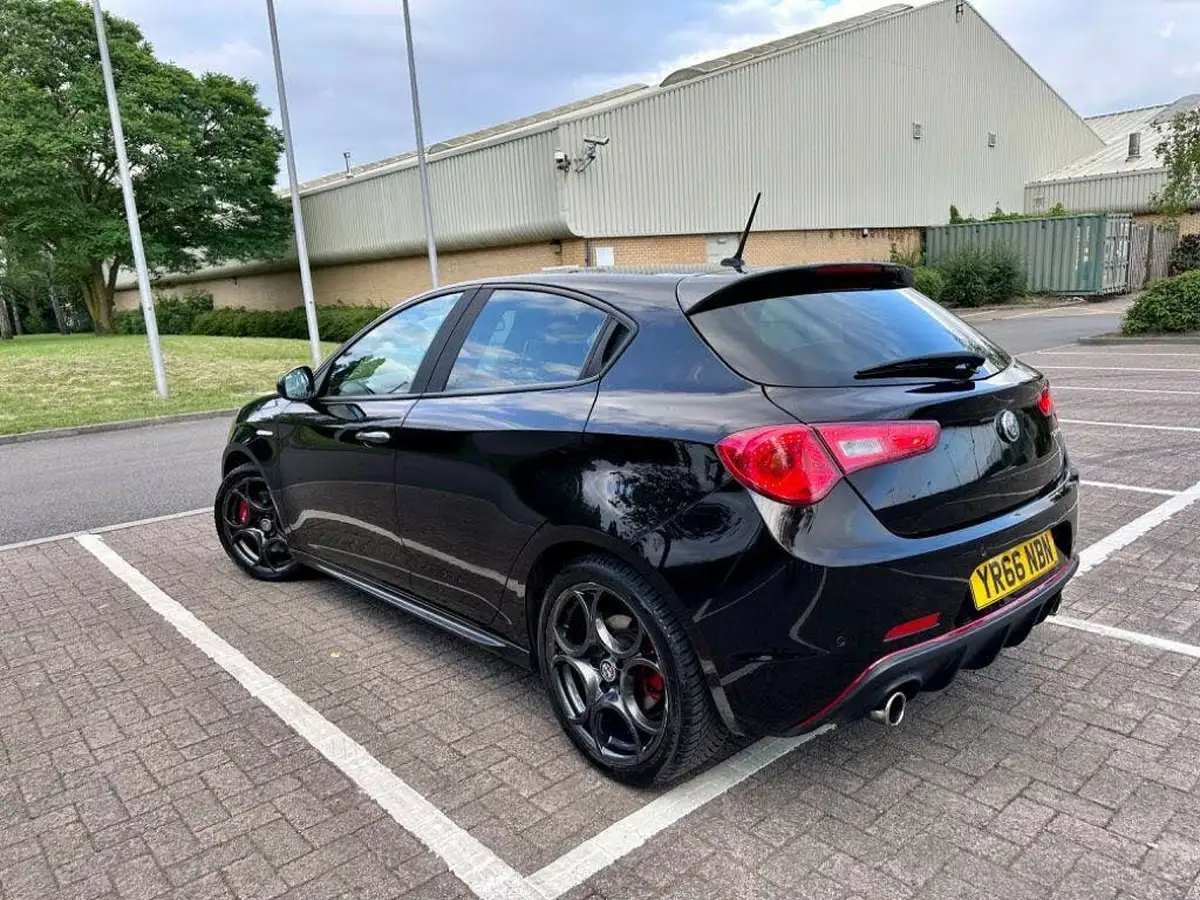 2016-alfa-romeo-giulietta-17-veloce-big-2