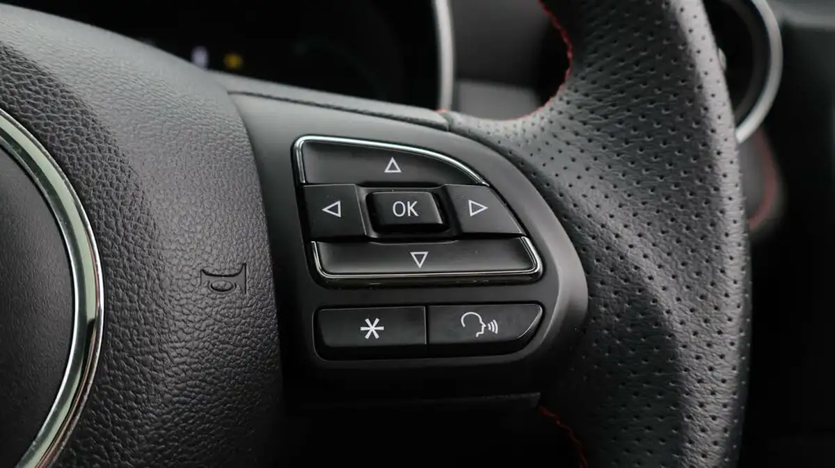 2023-mg-zs-suv-e-trophy-ev-156ps-long-range-big-27