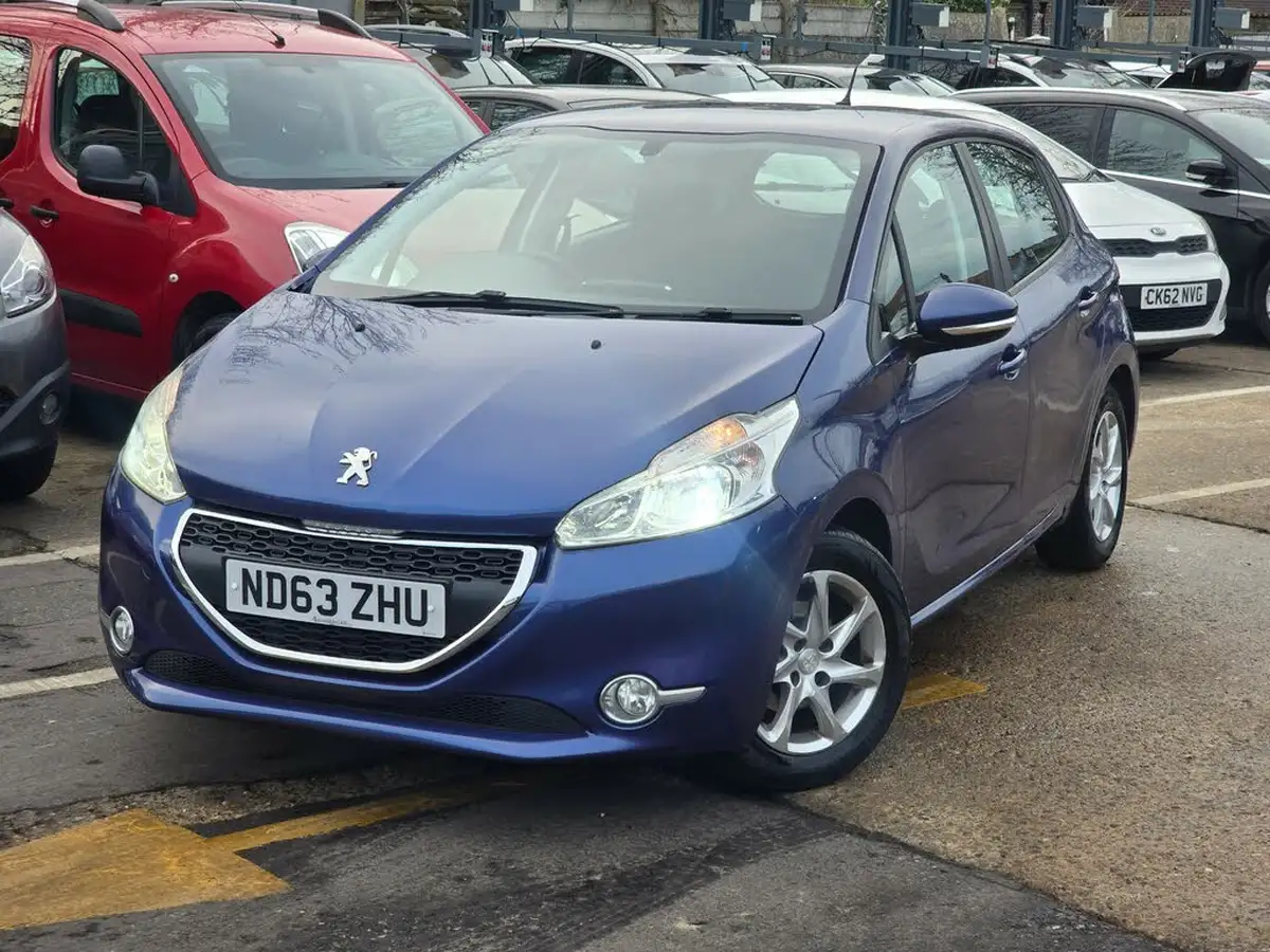 2014-peugeot-208-12-active-vti-5d-big-10