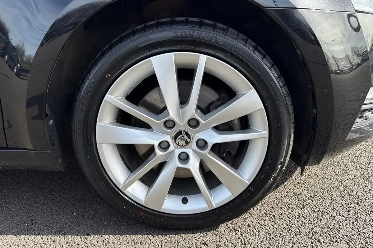 2019-skoda-octavia-20-tsi-se-l-estate-big-9