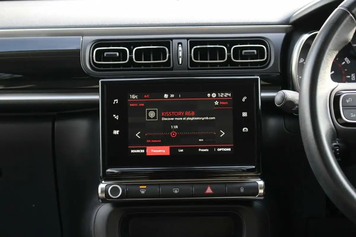 2019-citroen-c3-12-puretech-flair-82ps-ss-big-3