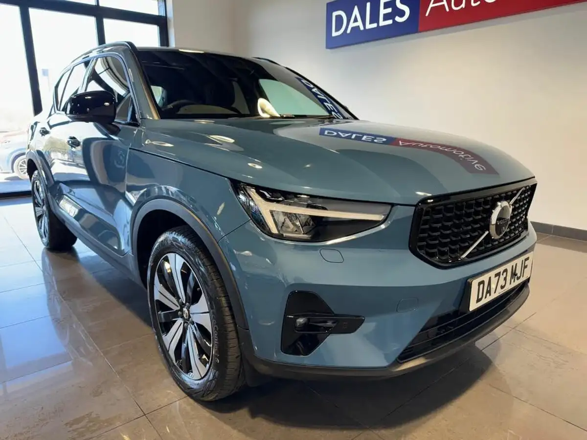2023-volvo-xc40-15-t5-ultimate-dark-big-2
