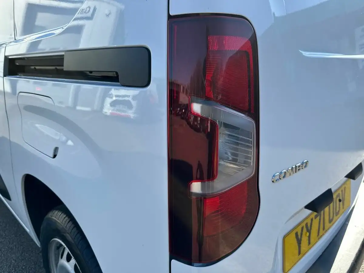 2021-vauxhall-combo-15cdti-dynamic-2300-100pseu6dt-l1h1-panel-big-33