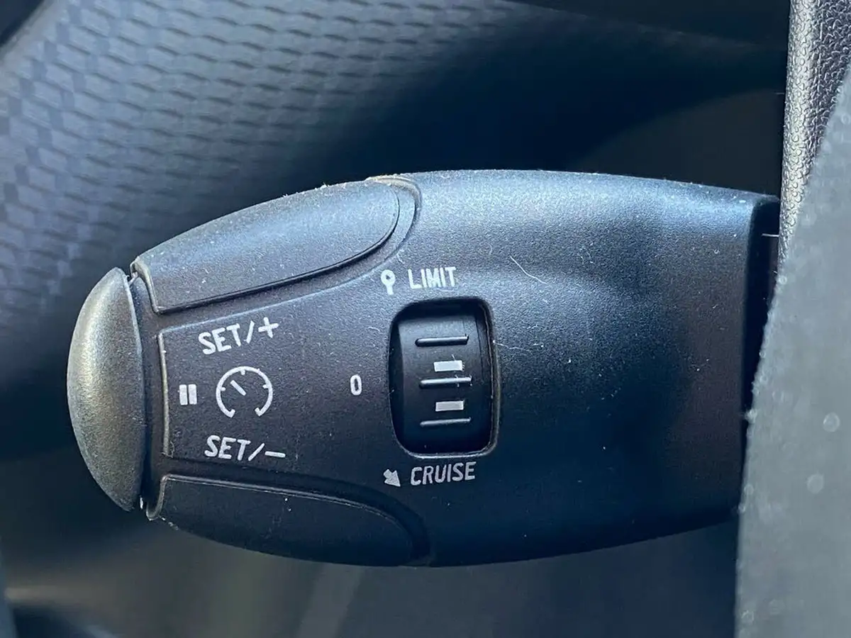 2018-peugeot-208-16bluehdi-allure-75bhp-big-79