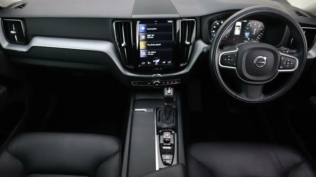 2019-volvo-xc60-20-t5-momentum-pro-big-12
