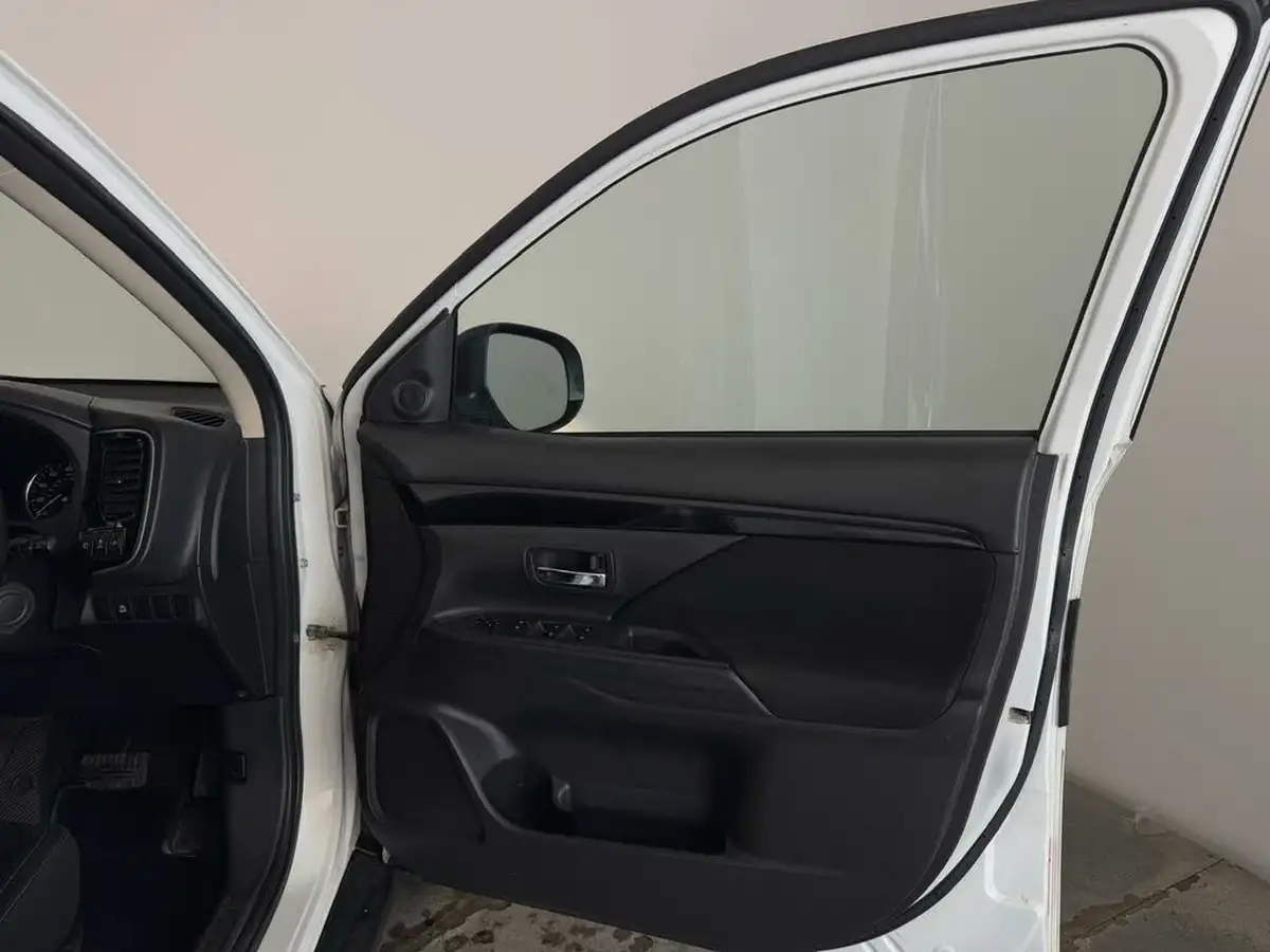 2019-mitsubishi-outlander-20-design-big-14