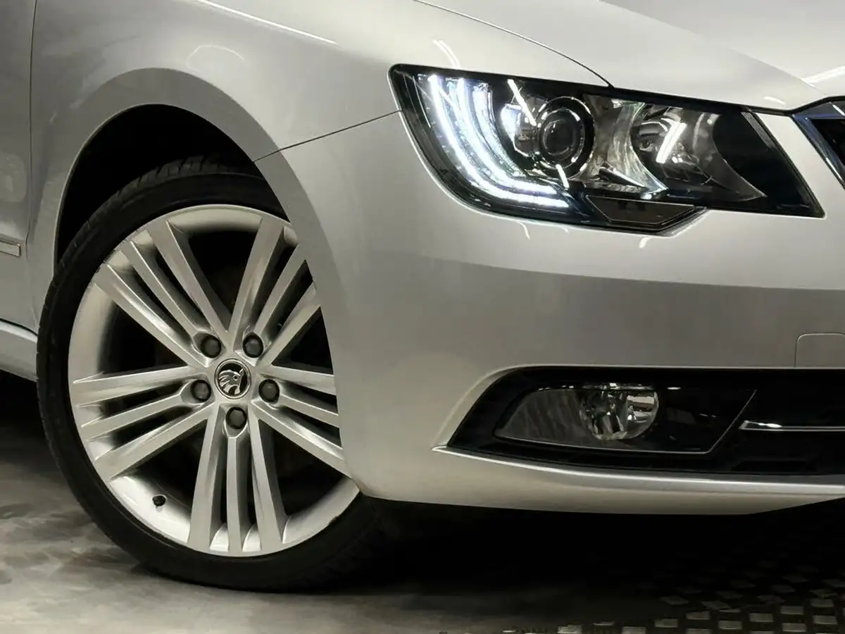 2015-skoda-superb-18-elegance-hatchback-big-10
