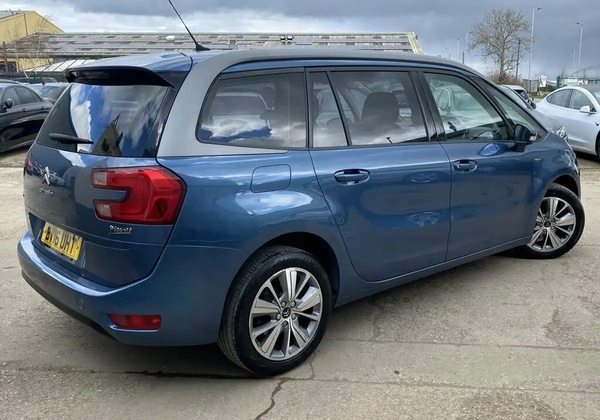 2016-citroen-grand-c4-picasso-16bluehdi-exclusive-big-2
