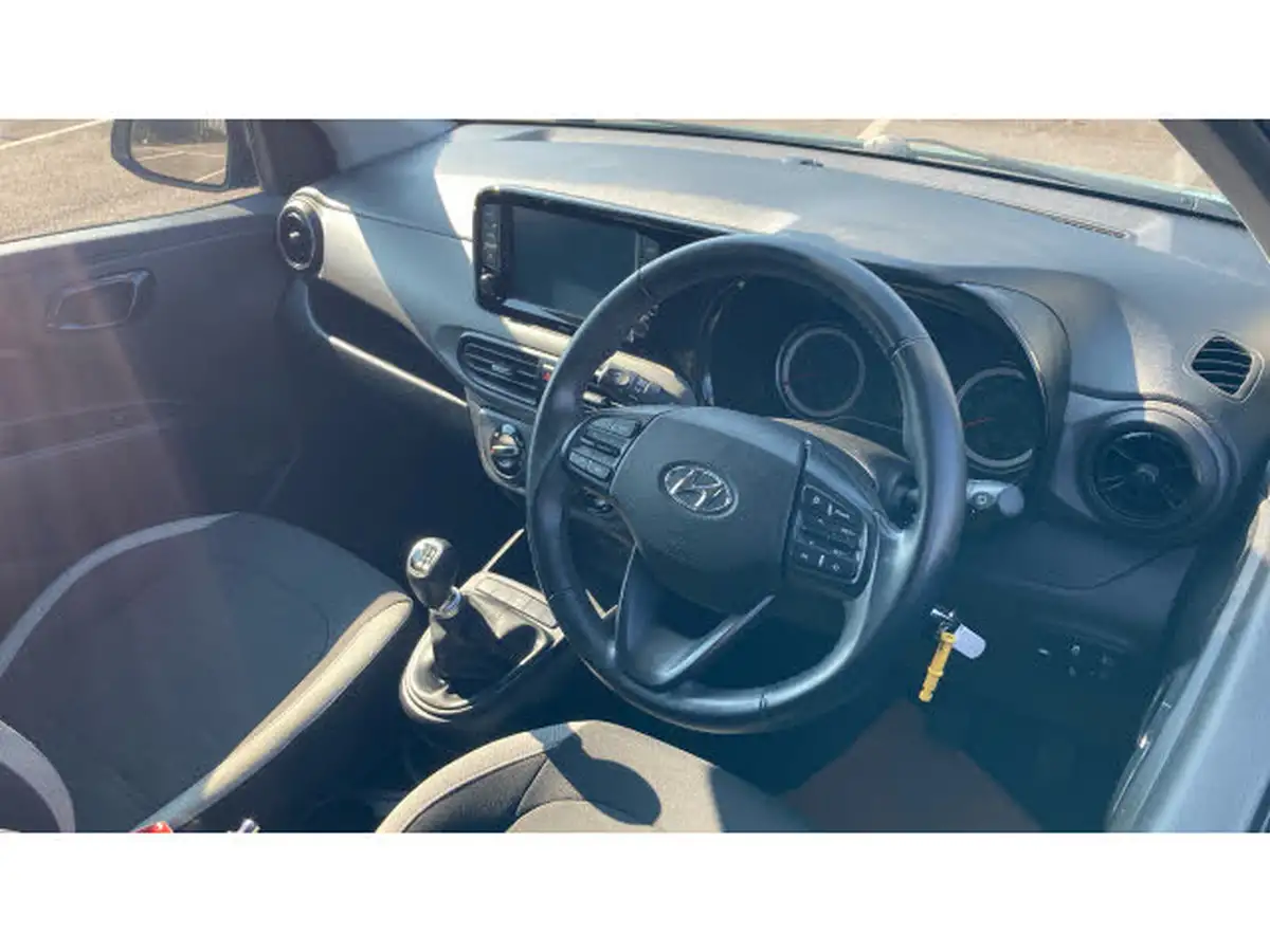 2021-hyundai-i10-10-se-connect-big-10