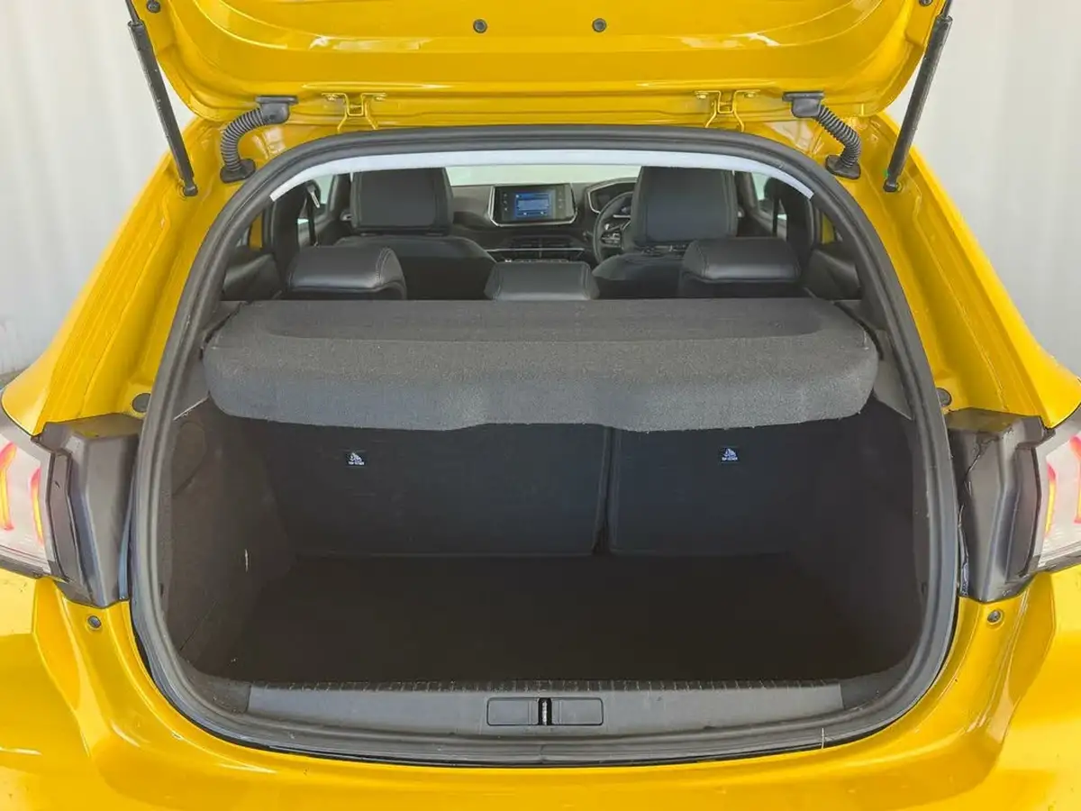 2023-peugeot-208-12-puretech-allure-premium-130ps-eat8-big-35