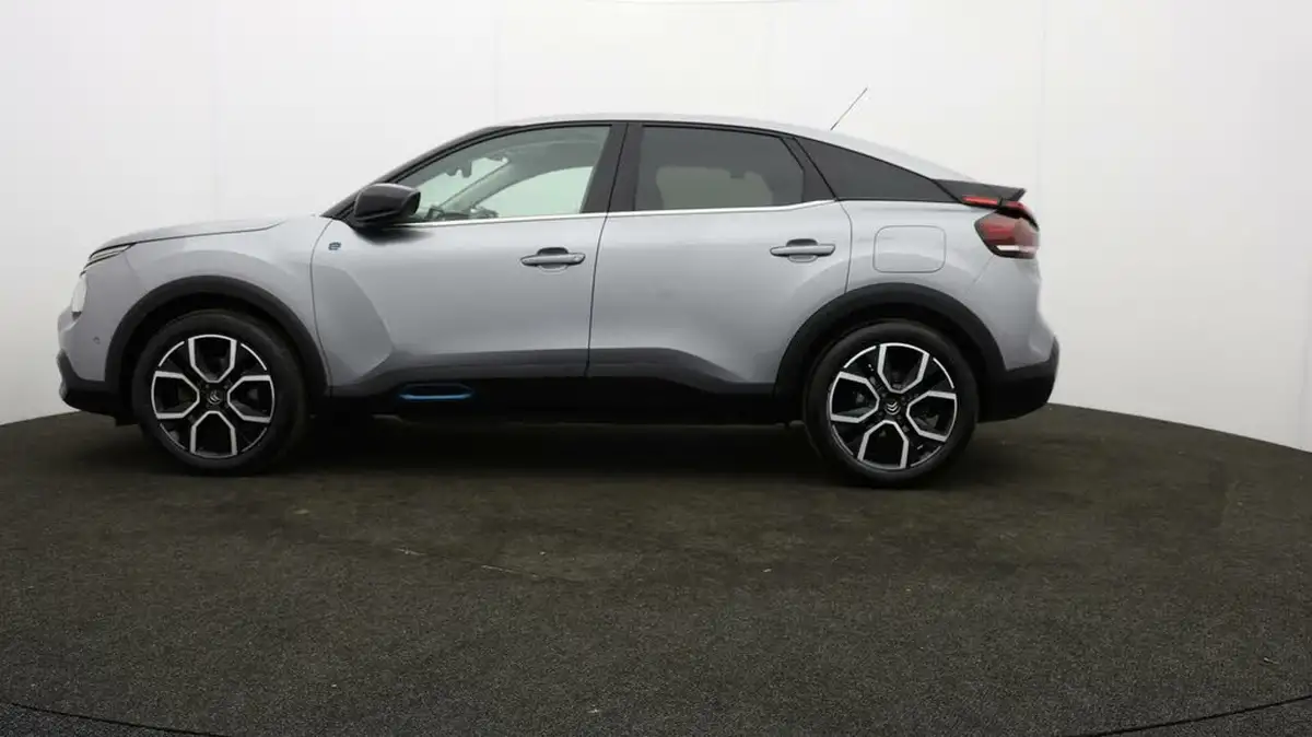 2022-citroen-c4-e-shine-big-3