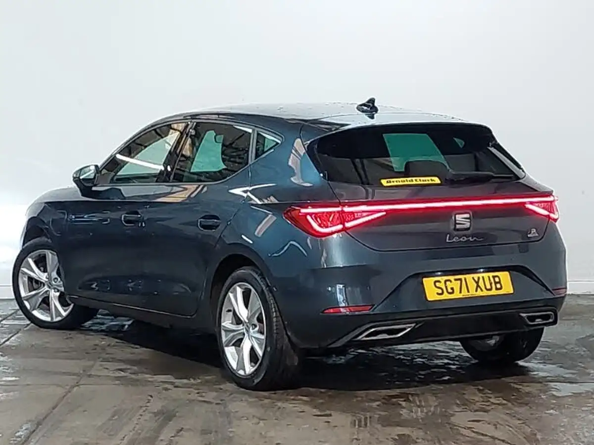 2021-seat-leon-14-e-hybrid-fr-hatchback-big-1