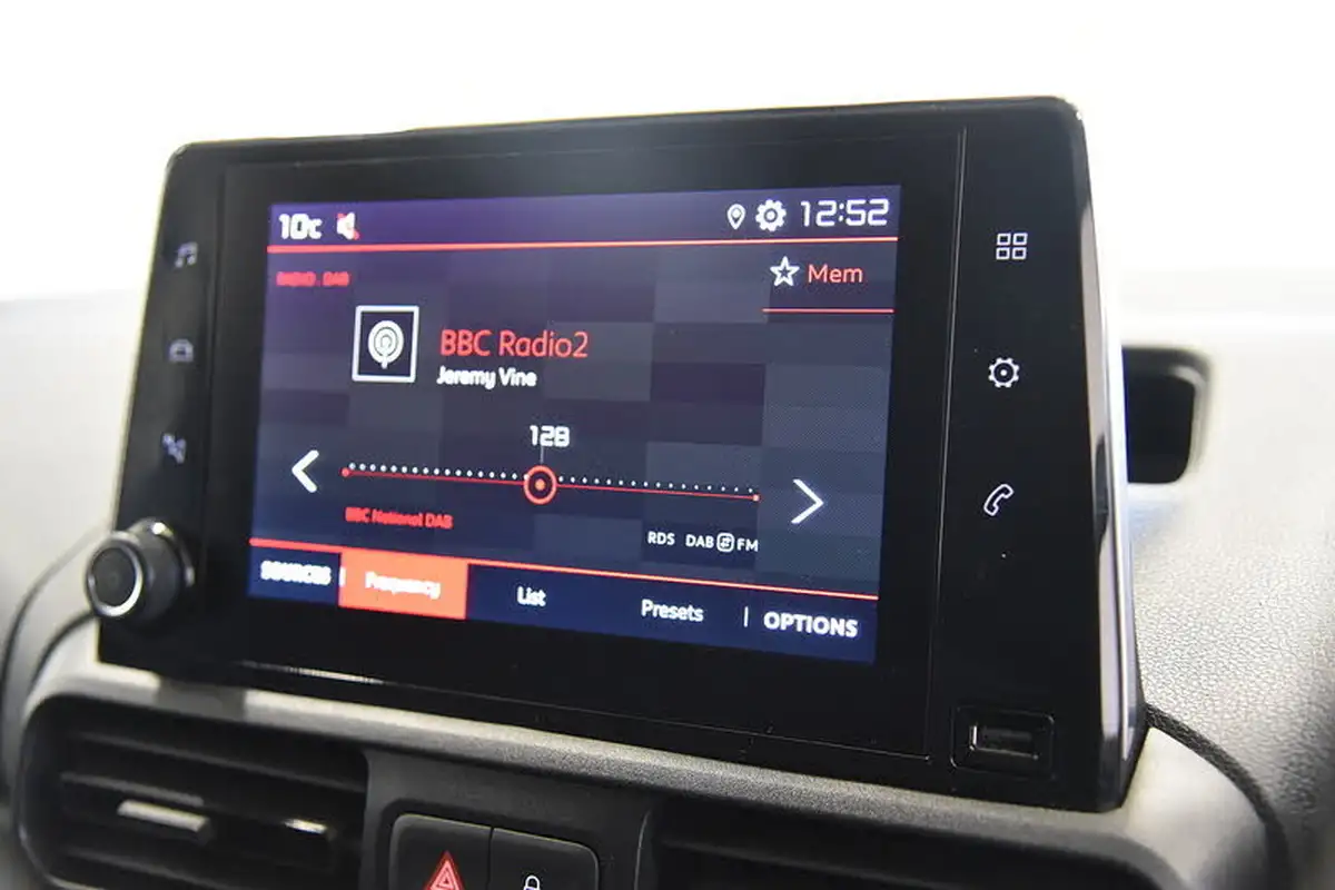 2020-citroen-berlingo-15bluehdi-1000-enterprise-100pseu6dt-e-ss-panel-big-13