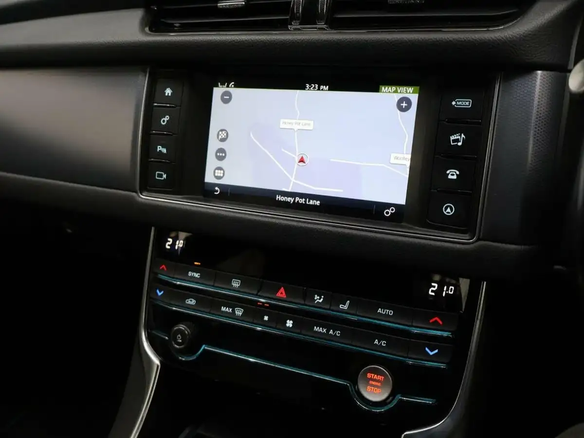 2018-jaguar-xf-20td-r-sport-240ps-awd-saloon-4d-1998cc-auto-big-21