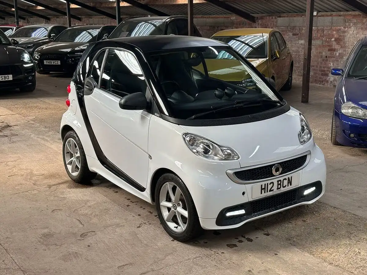 2014-smart-fortwo-10-edition-21-coupe-big-0